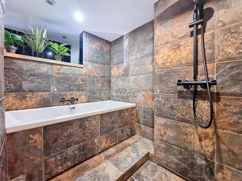 Appartement - 93 m² - 4 pièces