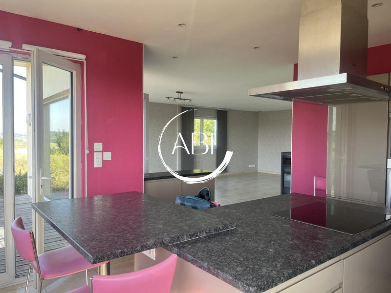 Maison - 212 m² - 7 pièces