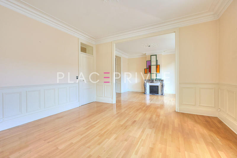 Appartement - 224 m² - 10 pièces