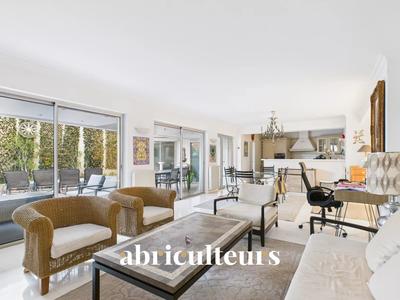 Appartement - 143 m² - 6 pièces