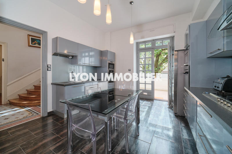 Propriété - 541 m² - 12 pièces