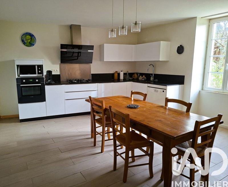 Maison - 212 m² - 8 pièces