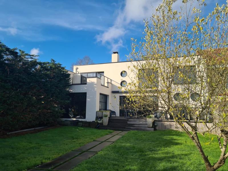 Maison - 210 m² - 6 pièces