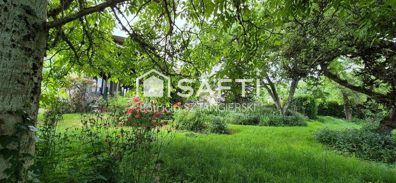 Maison - 220 m² - 7 pièces