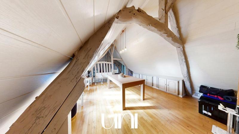 Maison - 230 m² - 9 pièces