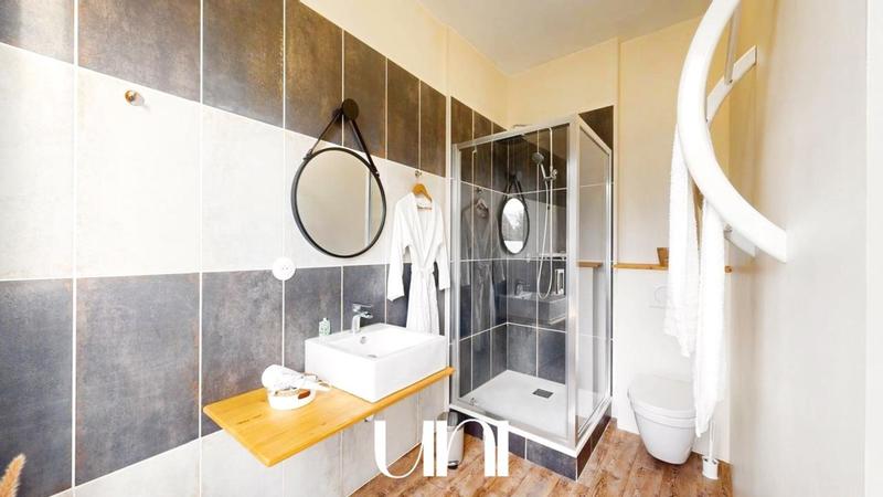 Maison - 450 m² - 16 pièces