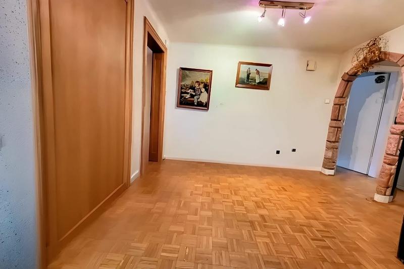 Maison - 275 m² - 11 pièces