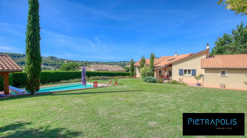 Villa - 204 m² - 8 pièces