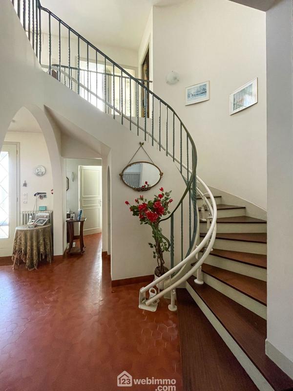 Maison - 350 m² - 14 pièces