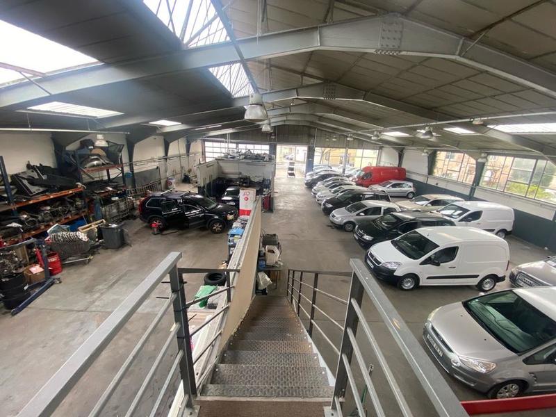 Entrepôt - 876 m² - 5 pièces