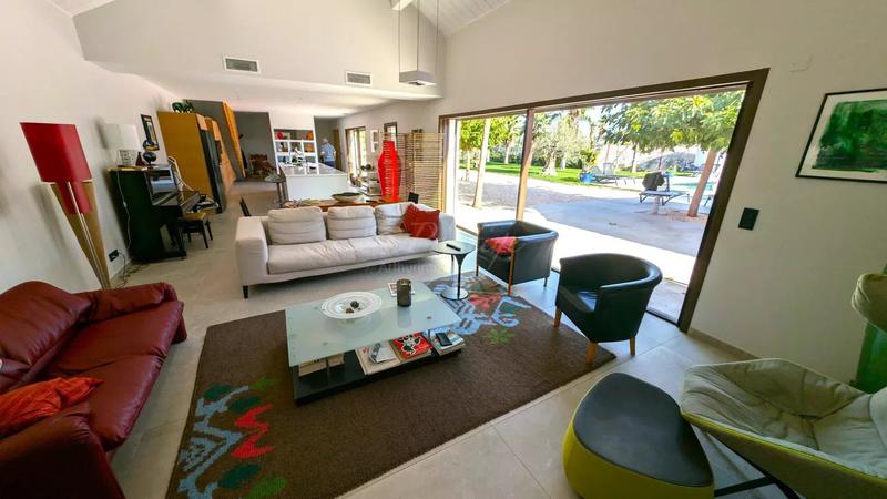 Maison - 260 m² - 7 pièces