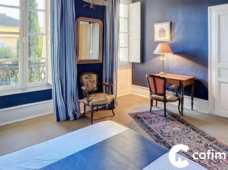 Maison - 272 m² - 10 pièces