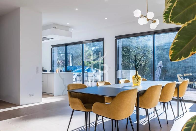 Villa - 245 m² - 5 pièces