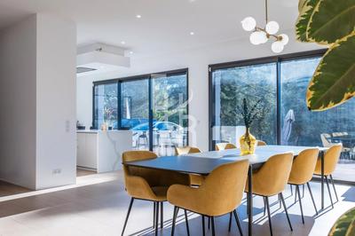 Villa - 245 m² - 5 pièces