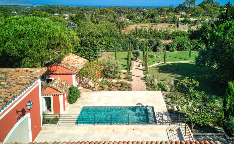 Maison - 400 m² - 9 pièces