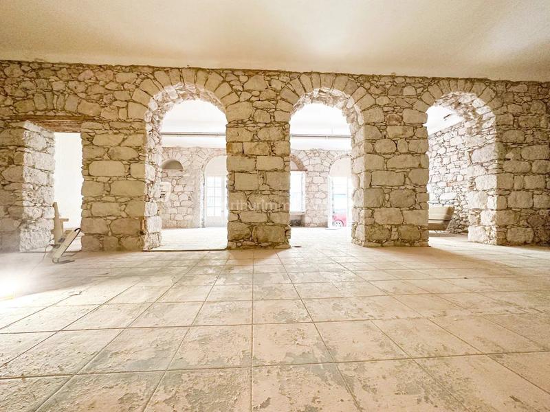 Bureau - 168 m² - 1 pièce