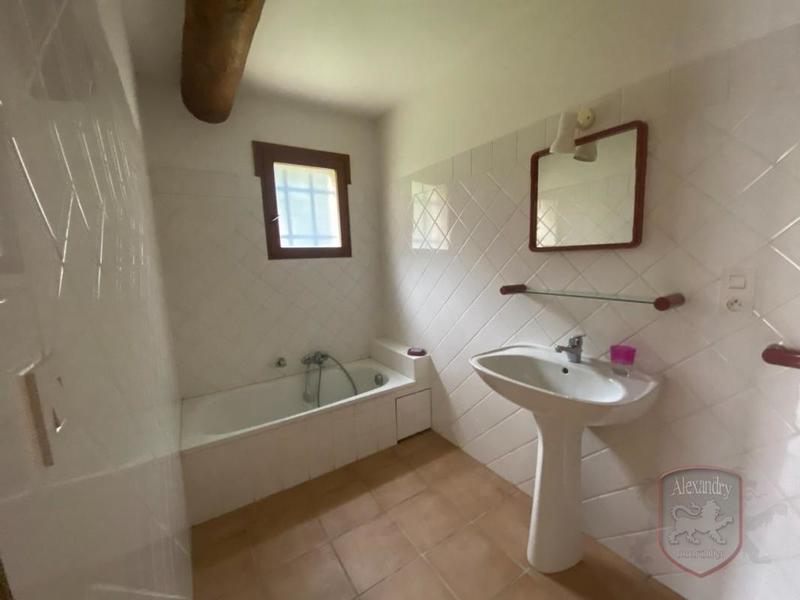 Maison - 240 m² - 9 pièces