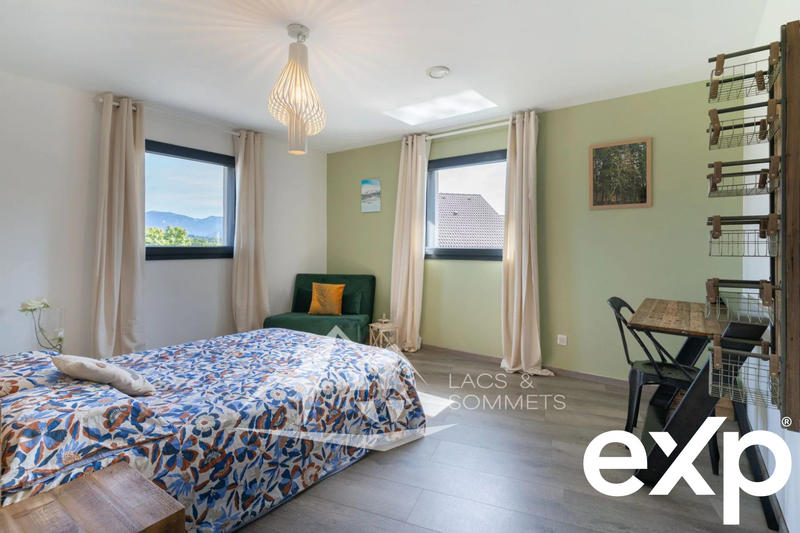 Villa - 243 m² - 9 pièces