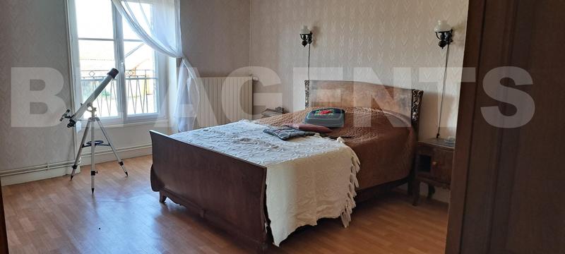 Demeure - 196 m² - 8 pièces