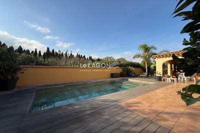 Maison - 295 m² - 9 pièces