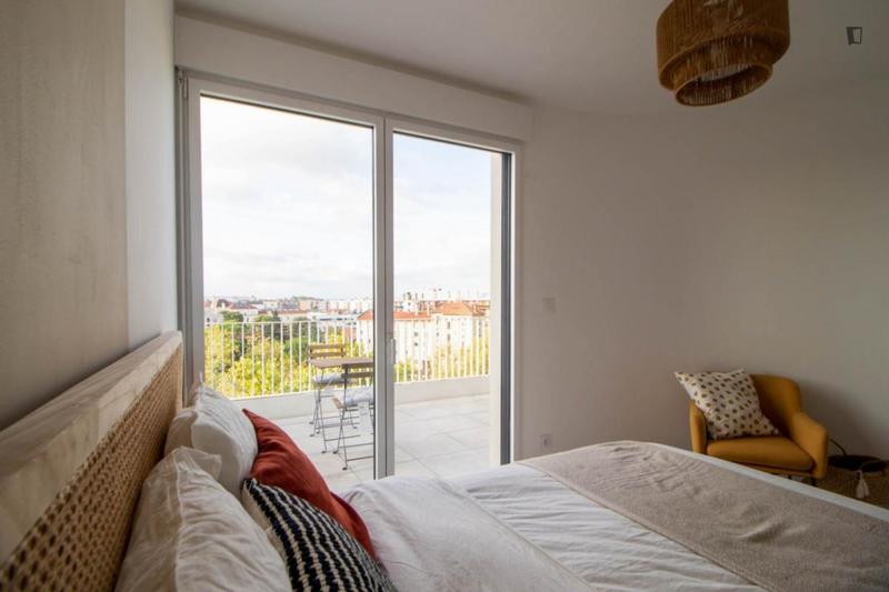 Chambre - 14 m² - 5 pièces