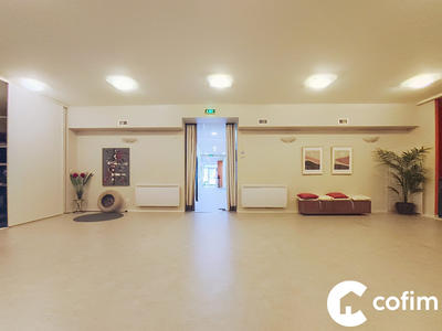 Local d'activités - 242 m² - 8 pièces