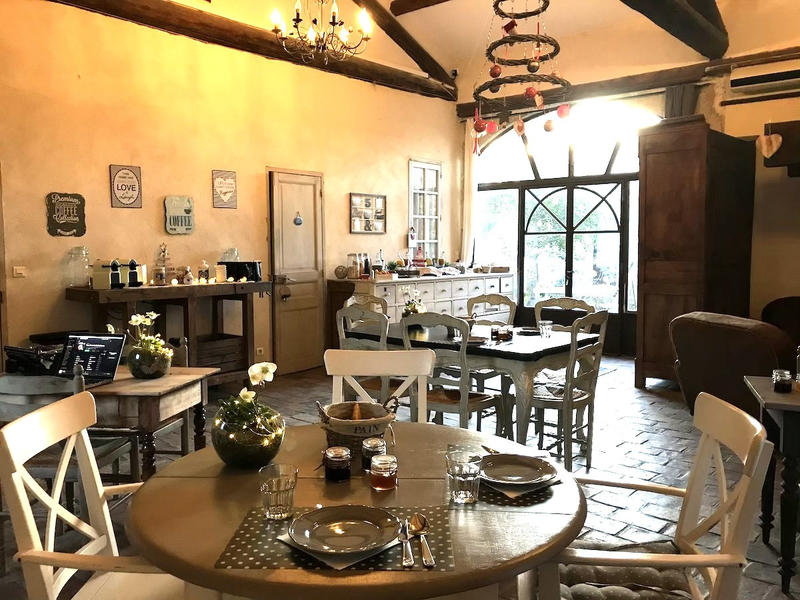 Propriété - 525 m² - 20 pièces