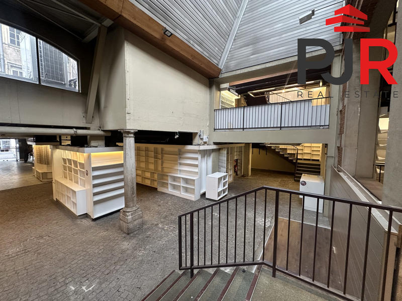 Local commercial - 1 620 m²