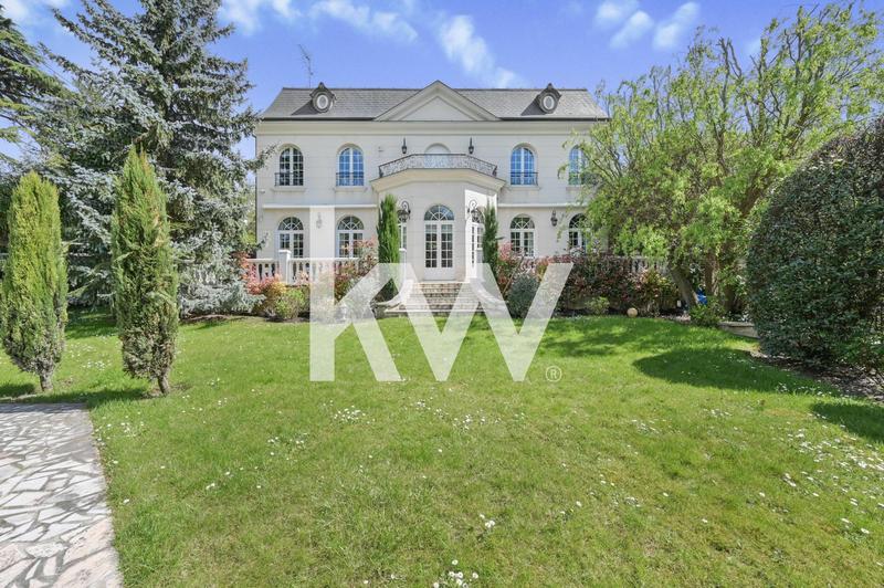 Demeure - 525 m² - 15 pièces