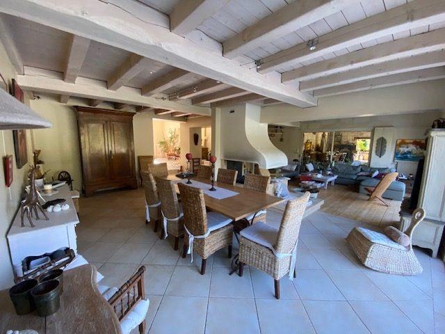 Maison - 400 m² - 10 pièces