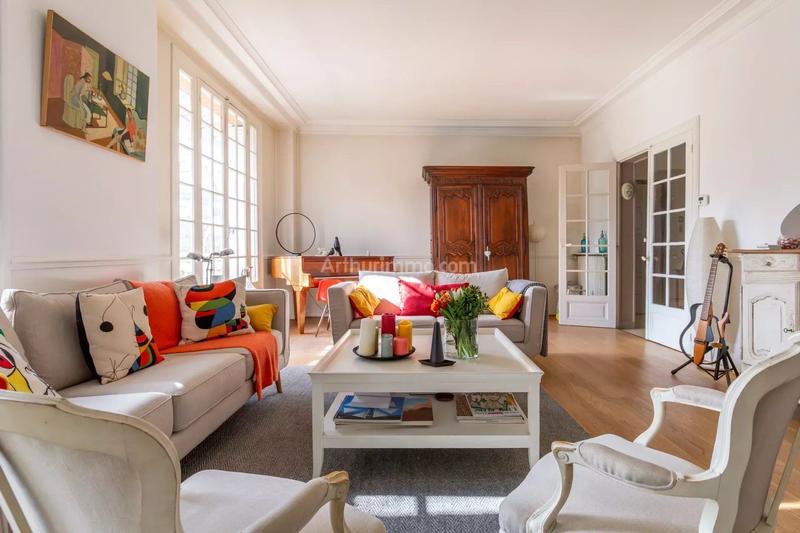 Maison - 954 m² - 10 pièces