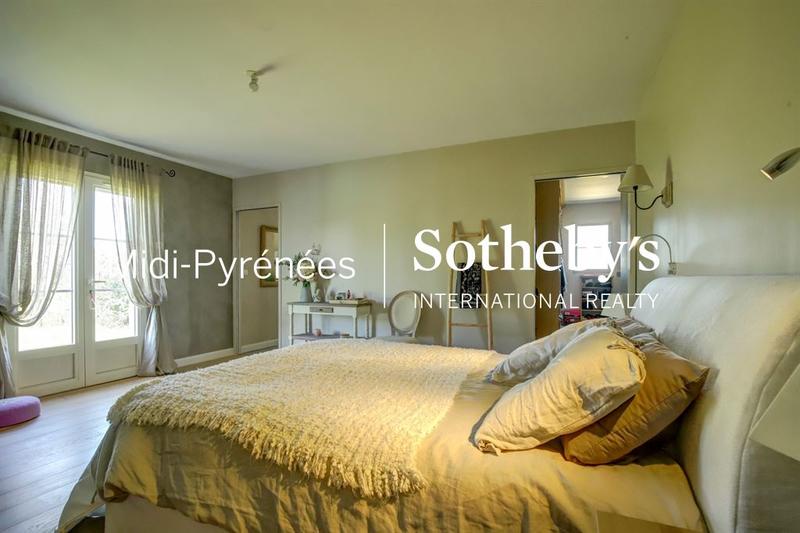 Maison - 228 m² - 8 pièces