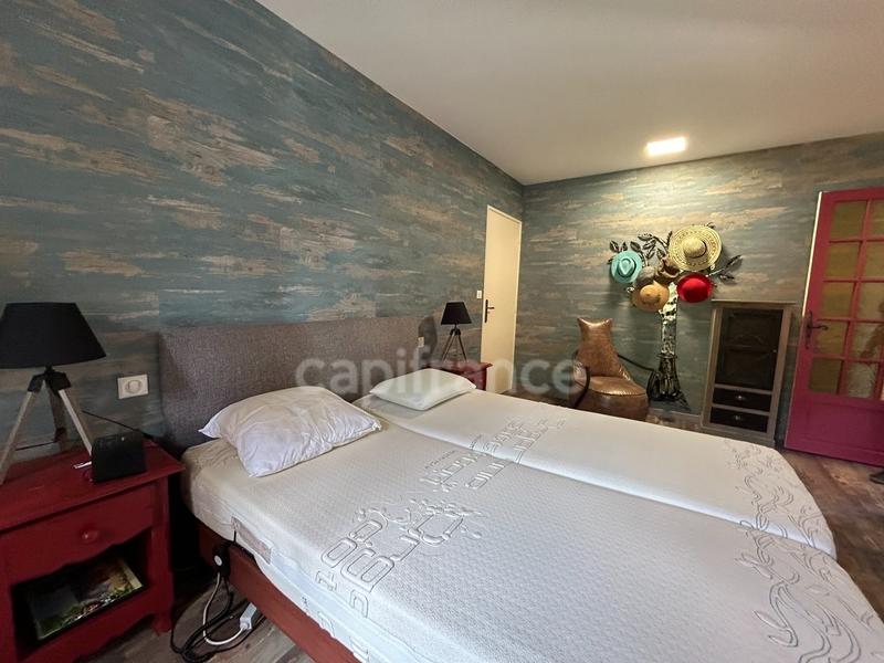 Maison - 390 m² - 11 pièces