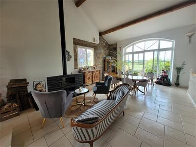 Maison - 250 m² - 8 pièces