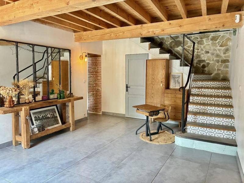 Maison en pierre - 216 m² - 8 pièces