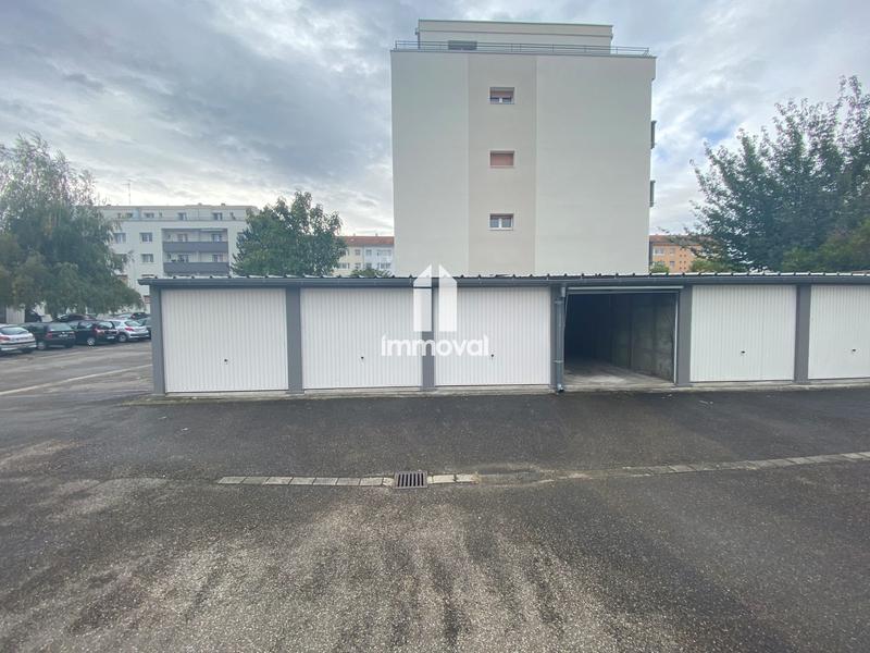 Parking / Garage - 8 m²