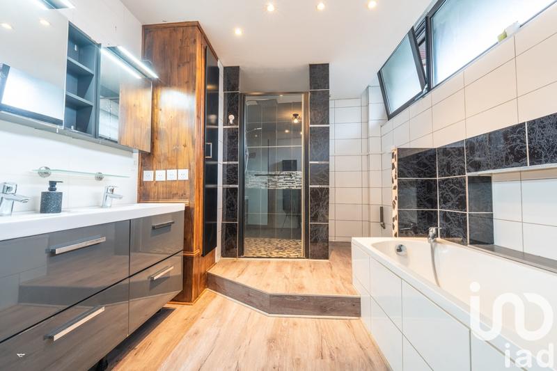 Appartement - 99 m² - 4 pièces