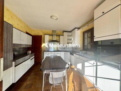 Maison - 180 m² - 6 pièces