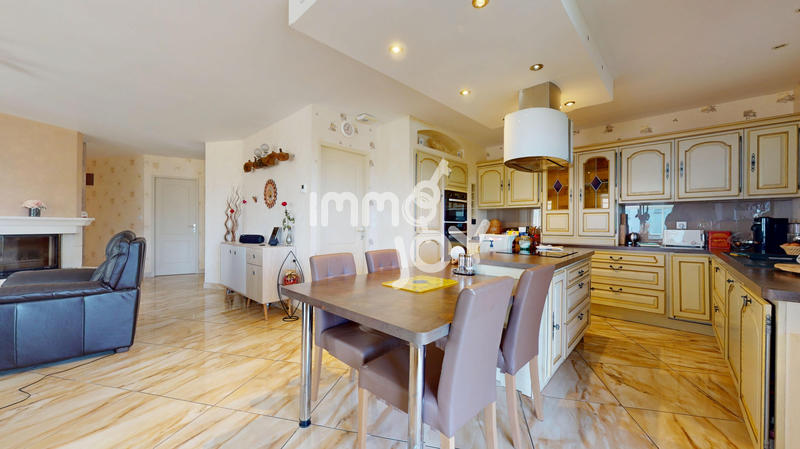 Maison - 171 m² - 7 pièces