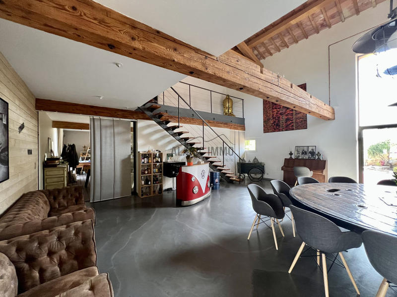 Propriété - 580 m² - 18 pièces