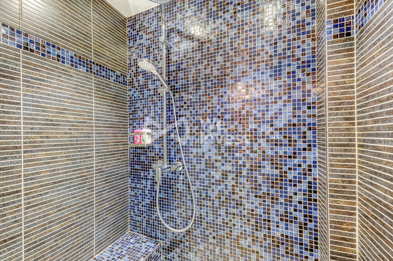 Maison traditionnelle - 237 m² - 10 pièces