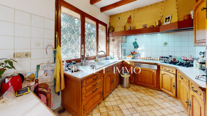 Maison - 220 m² - 6 pièces