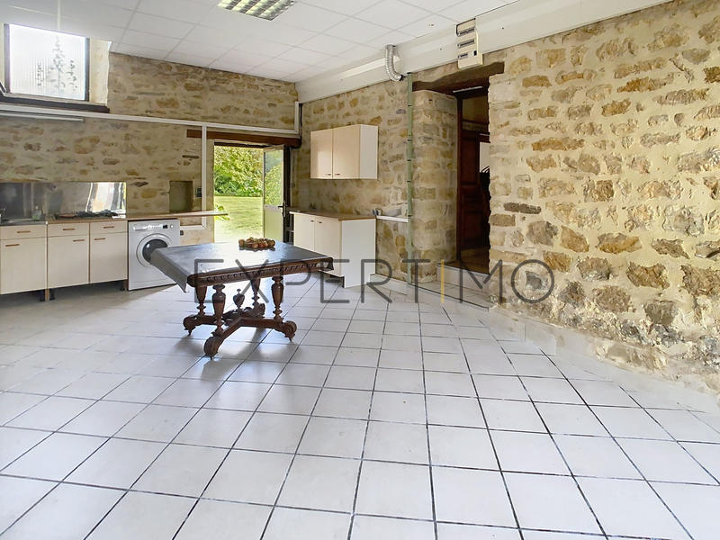 Maison - 240 m² - 9 pièces