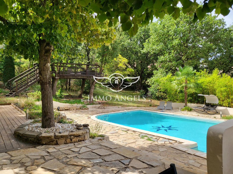 Maison traditionnelle - 275 m² - 8 pièces