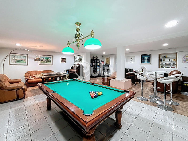 Maison - 214 m² - 5 pièces