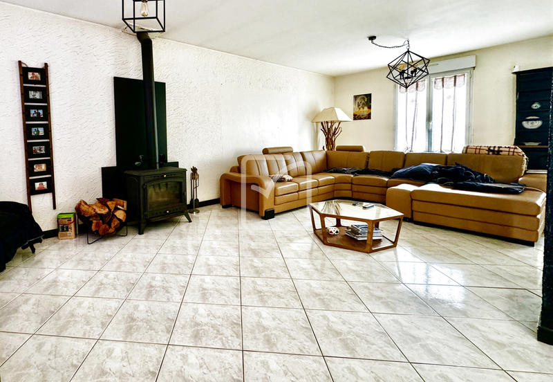 Maison - 281 m² - 9 pièces