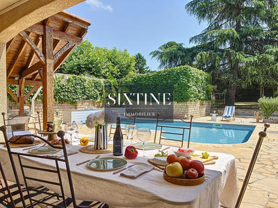 Maison - 360 m² - 7 pièces