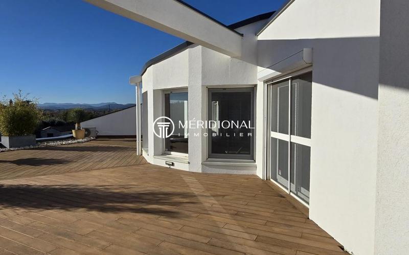 Maison - 460 m² - 6 pièces