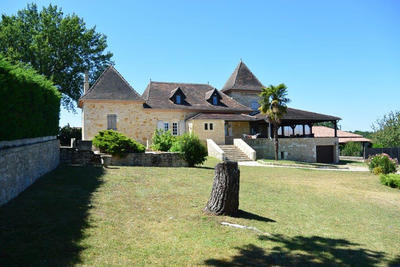 Maison - 220 m² - 8 pièces