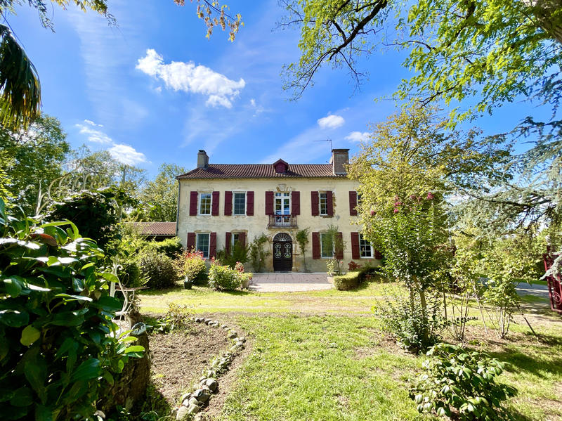 Maison - 206 m² - 8 pièces